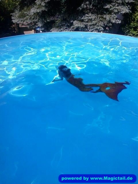 First swim with my Tail 'H2O' <3:Im Pool ;)-Stella01