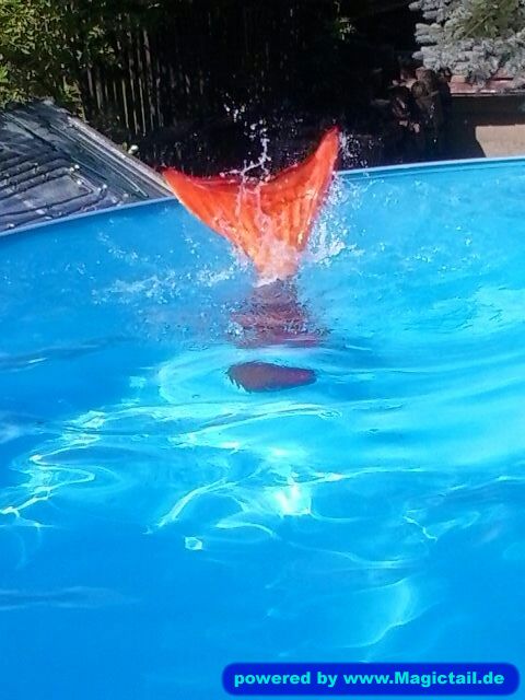 First swim with my Tail 'H2O' <3:Einmal mit der Flosse gewunken! ^-^-Stella01