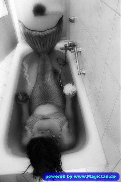 Sirena:mermaid bathes-hellkitty21
