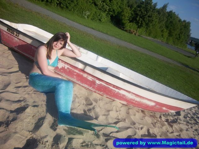 Mit meiner Flosse am See :Am Boot-Cecilia Mermaid