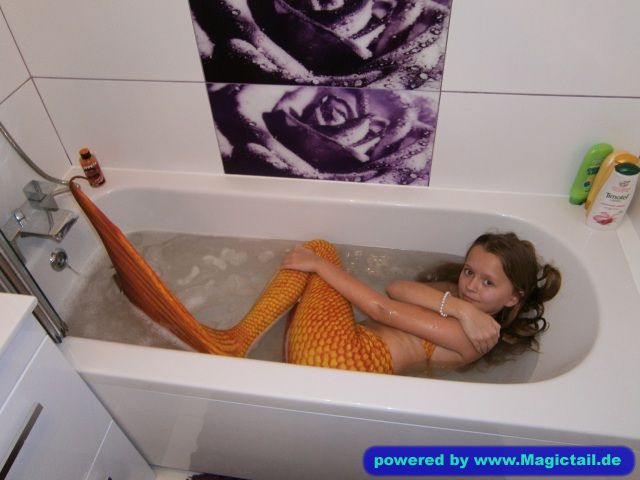 Karo the mermaid:roll up-ogon