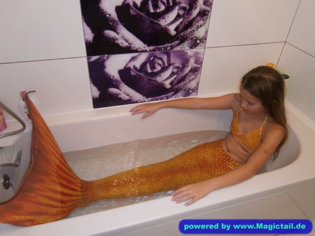 Karo the mermaid:I'm a mermaid! (shocked)-ogon