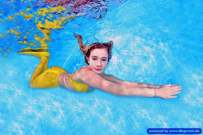 Mermaid H2O Unterwasser Fotoshooting:Meerjungfrauen Schwimmen H2OFoto.de Fotoshooting-taucher