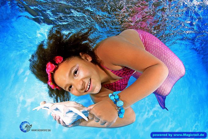 Mermaid H2O Unterwasser Fotoshooting:Meerjungfrauenschwimmen Anmeldung Fotoshooting H2OFoto.de-taucher